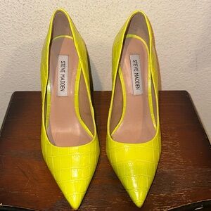Steve Madden lime green heels